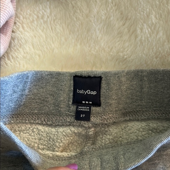 😍Girls 2t peppa pig sweatshirt and gap sweatpants - Picture 4 of 6